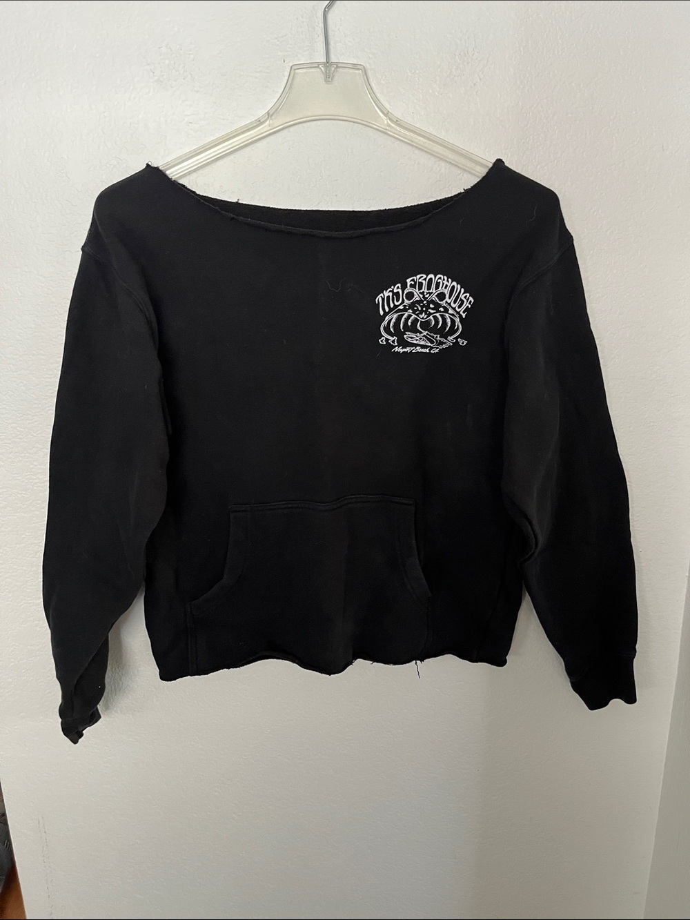 Black Off-Shoulder Pullover Sweatshirt w/Front Pocket TK’S FROGHOUSE (40Wx21L)